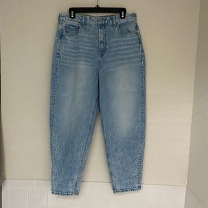 American Eagle Relaxed Mom Jeans
